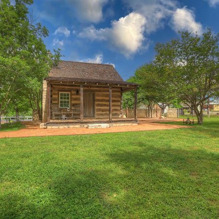 Town Creek Cabin Walk To Main St Vila Fredericksburg Exterior foto