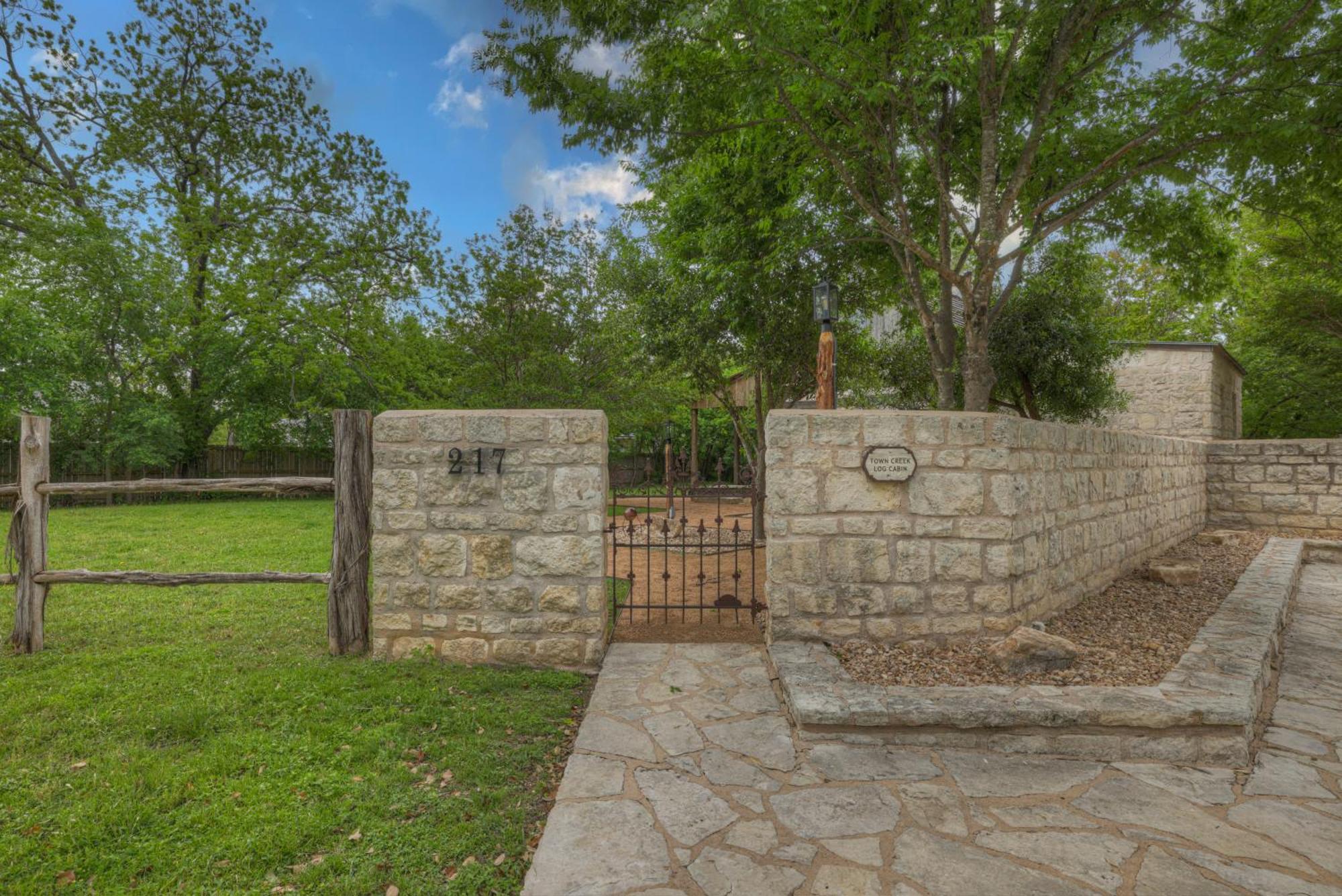 Town Creek Cabin Walk To Main St Vila Fredericksburg Exterior foto